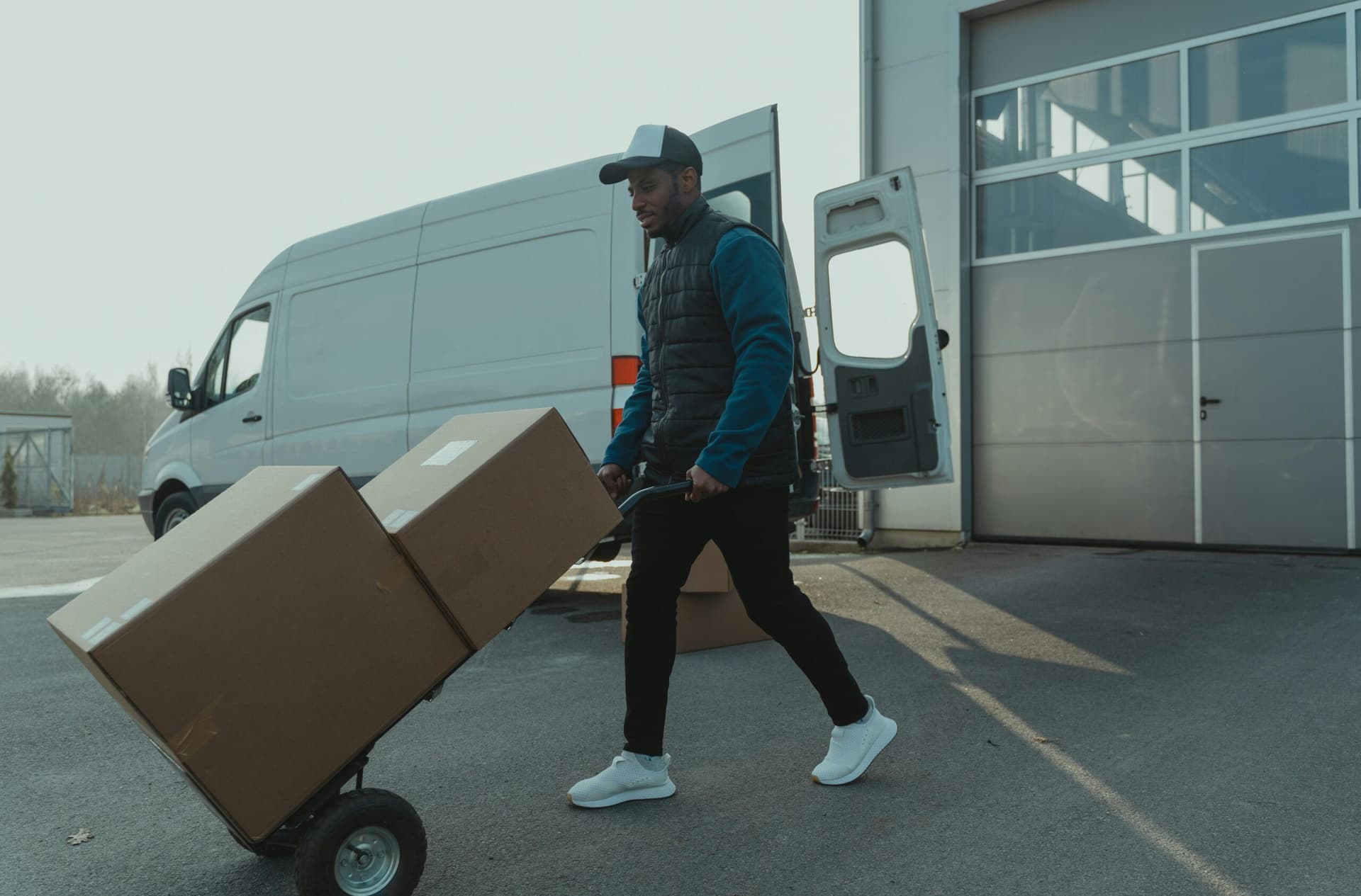 How Labor-Only Moving Saves You 30% (or More!) Compared to Full-Service Movers