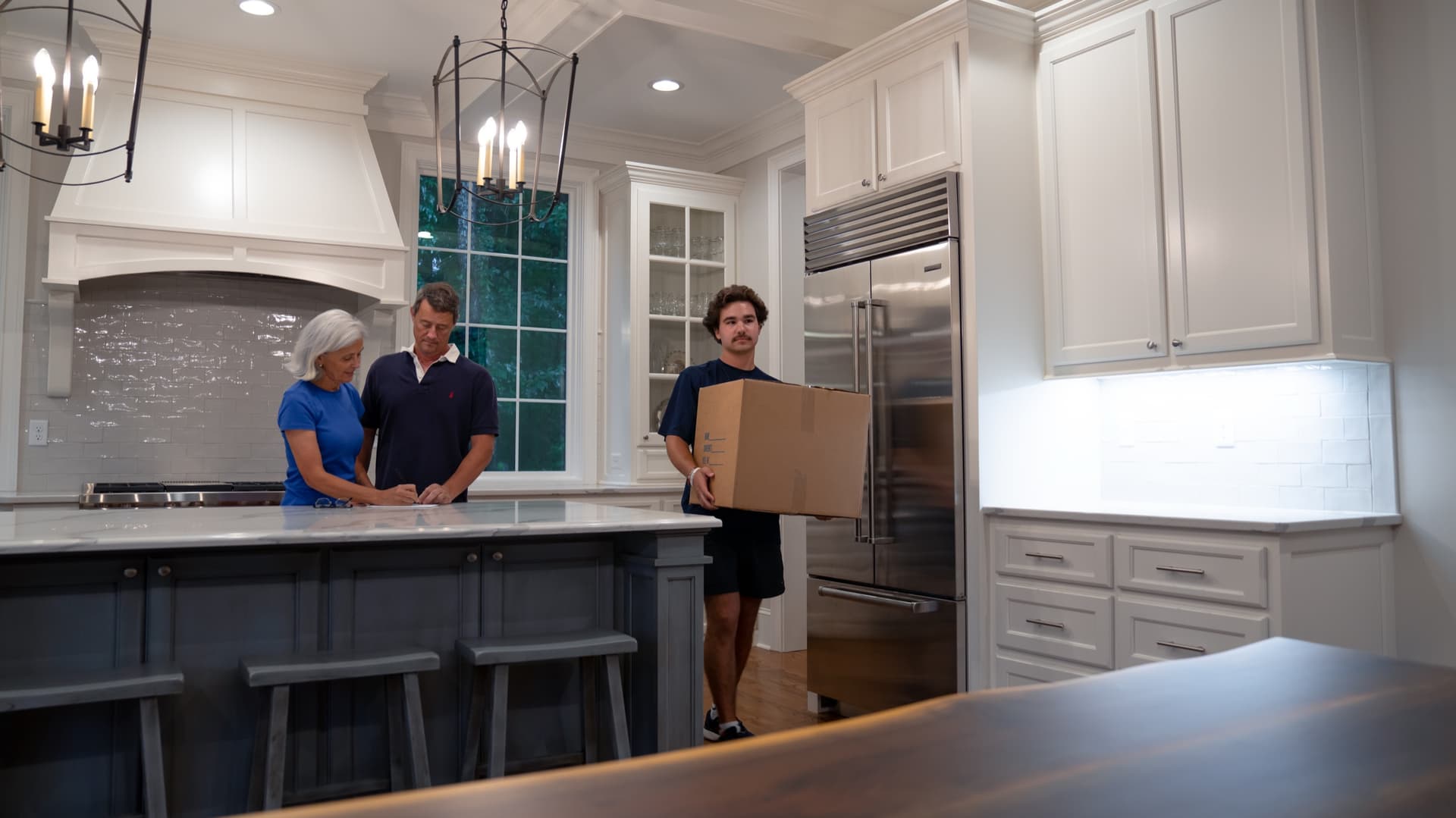 Undergrads crew delivering boxes for Belmont customers